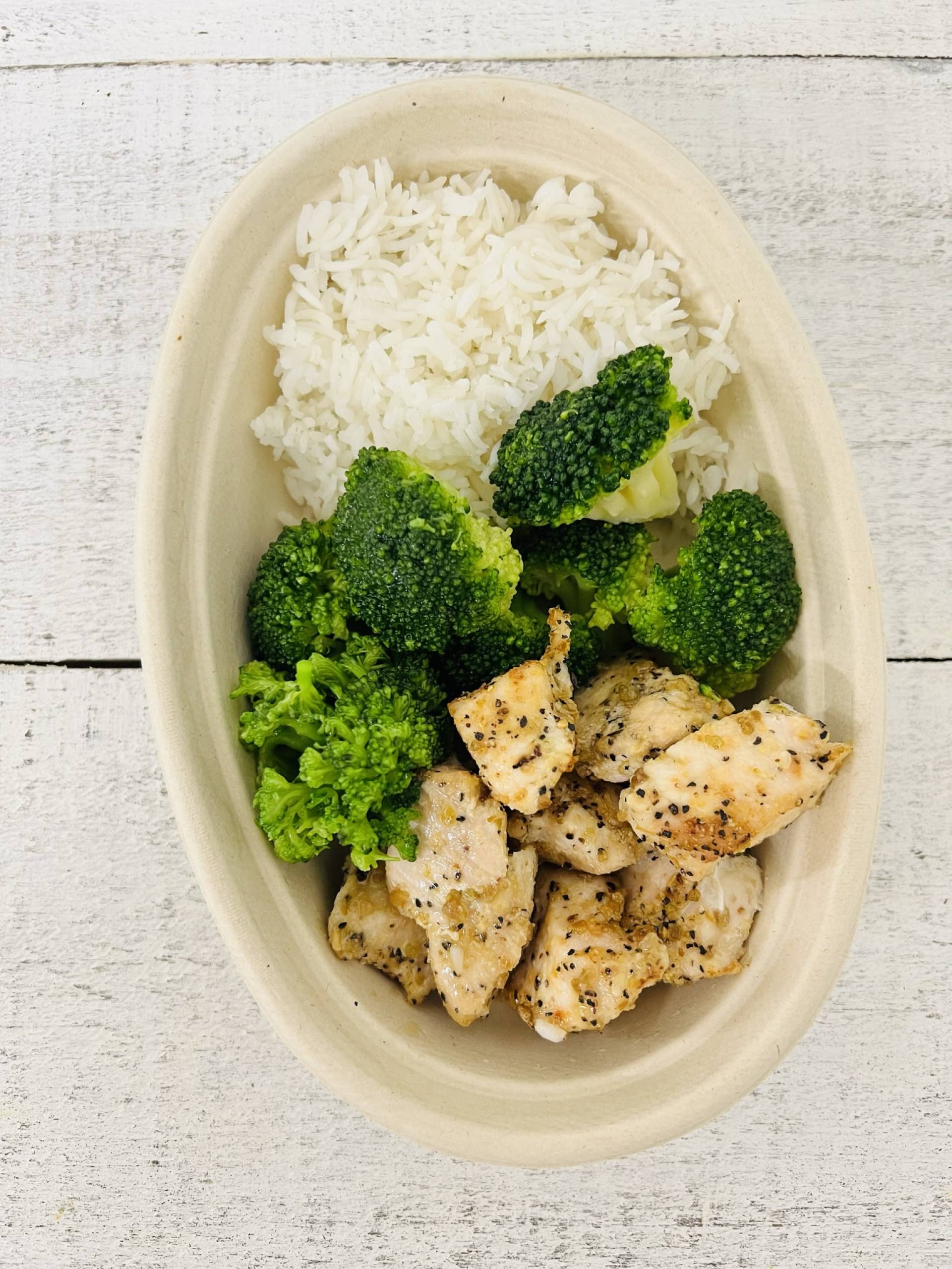 *Lemon Pepper Chicken, Broccoli & Carb Choice