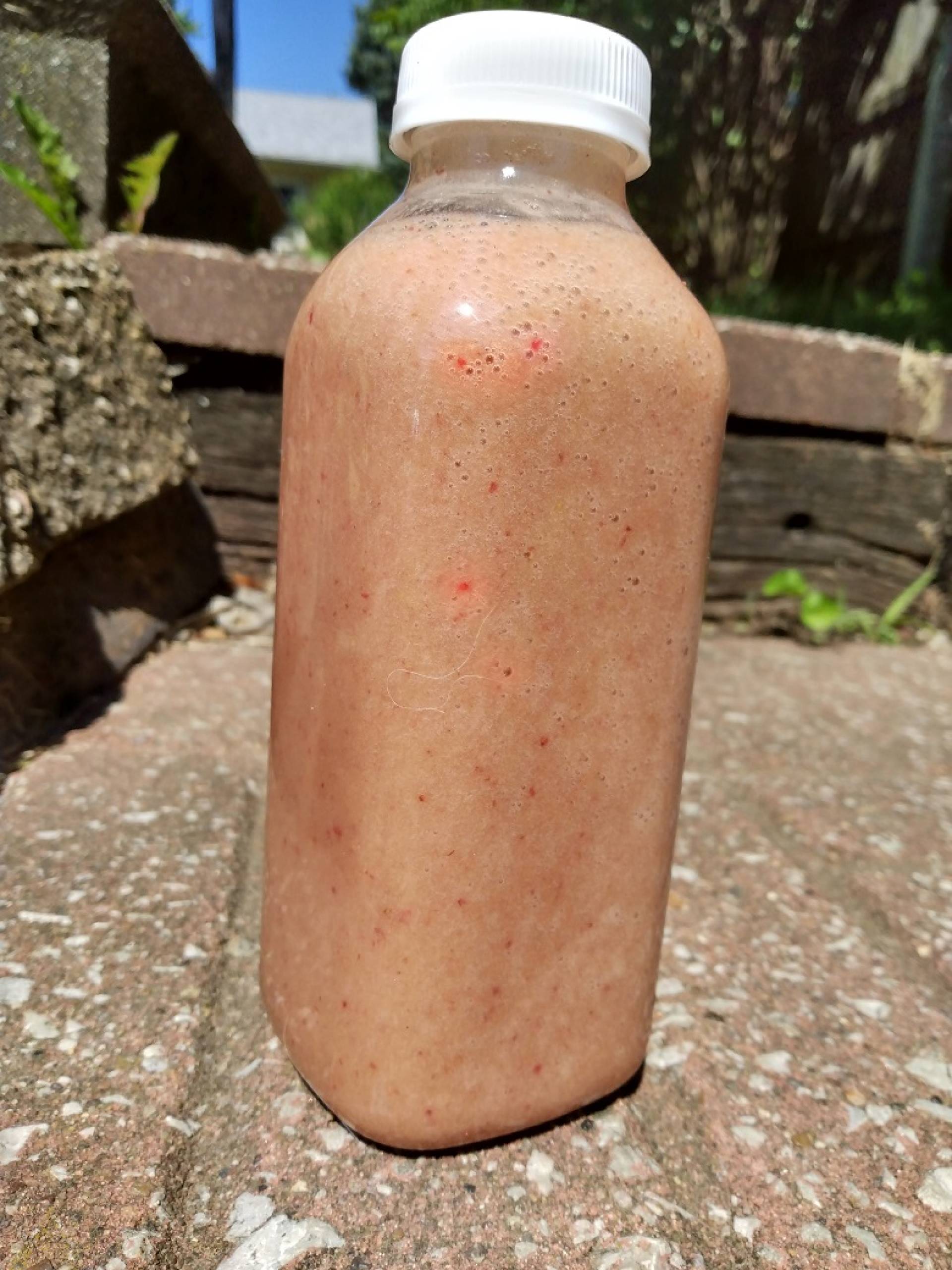 EAT MORE LIFE Strawberry Banana Smoothie