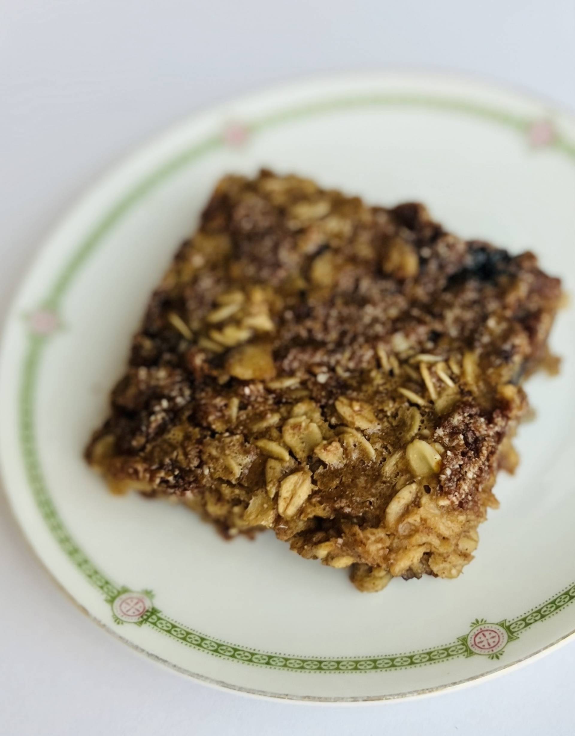 *Blueberry Oatmeal Bar with Yogurt