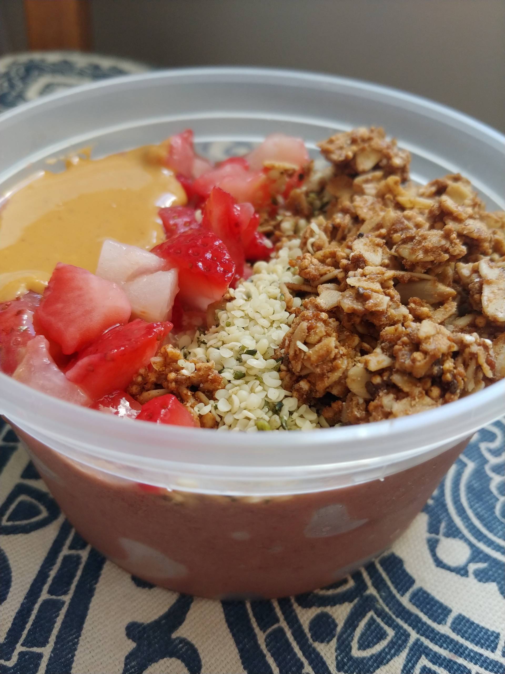 -HFW Chocolate Strawberry Mini Bowl